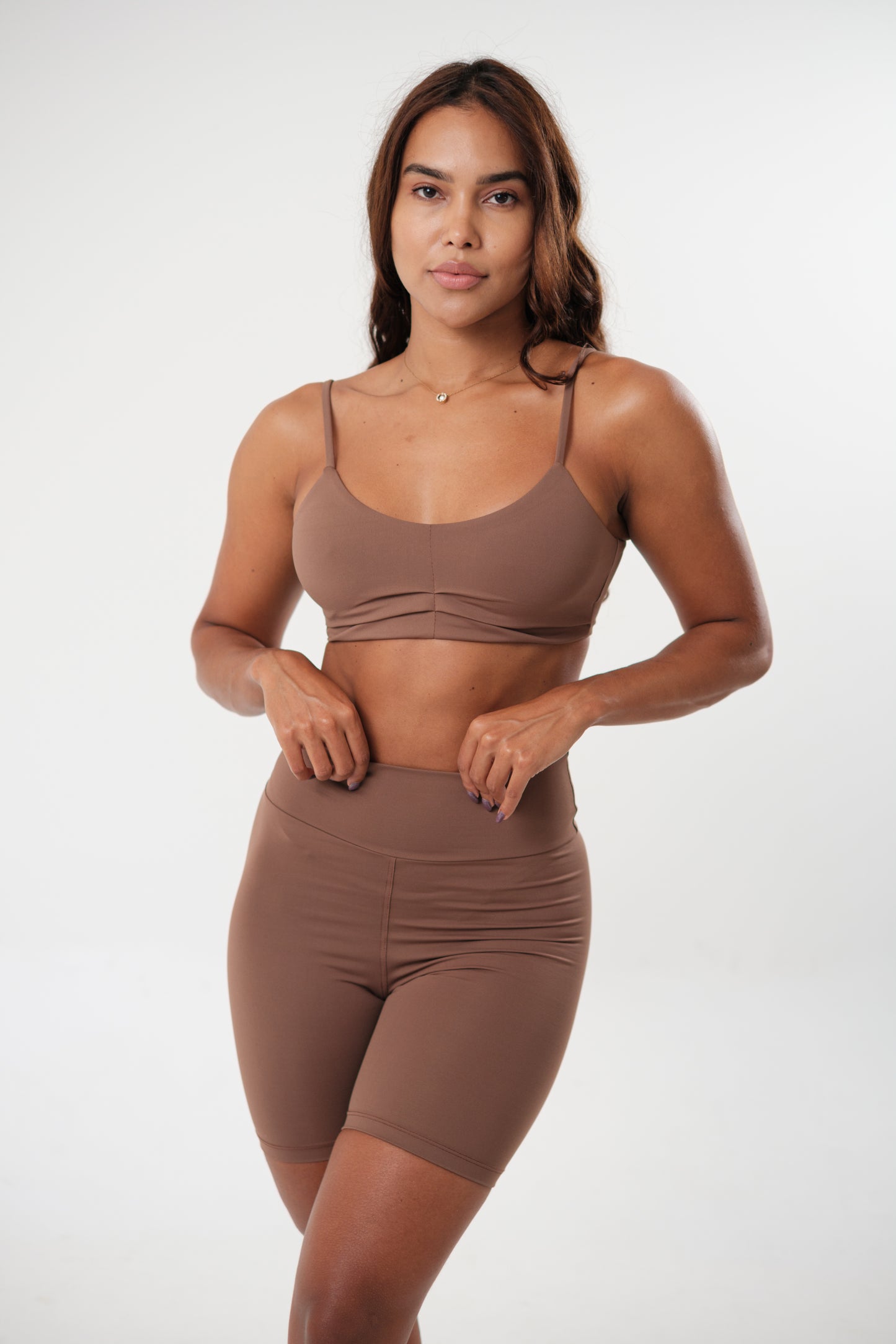 Conjunto Bermuda e Top Essentials Chocolate