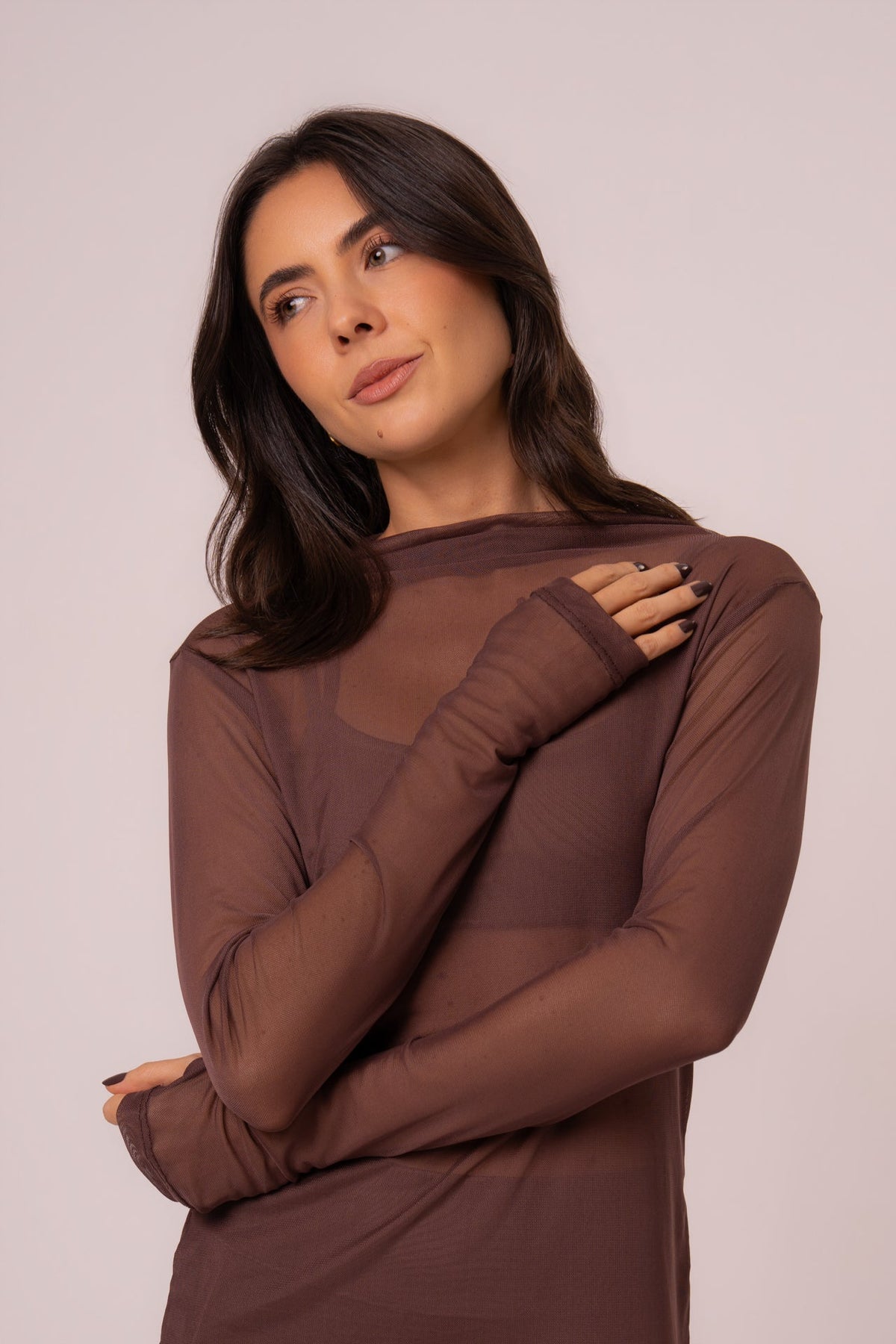 Blusa de Tule Manga Longa com Abertura para Dedo Chocolate