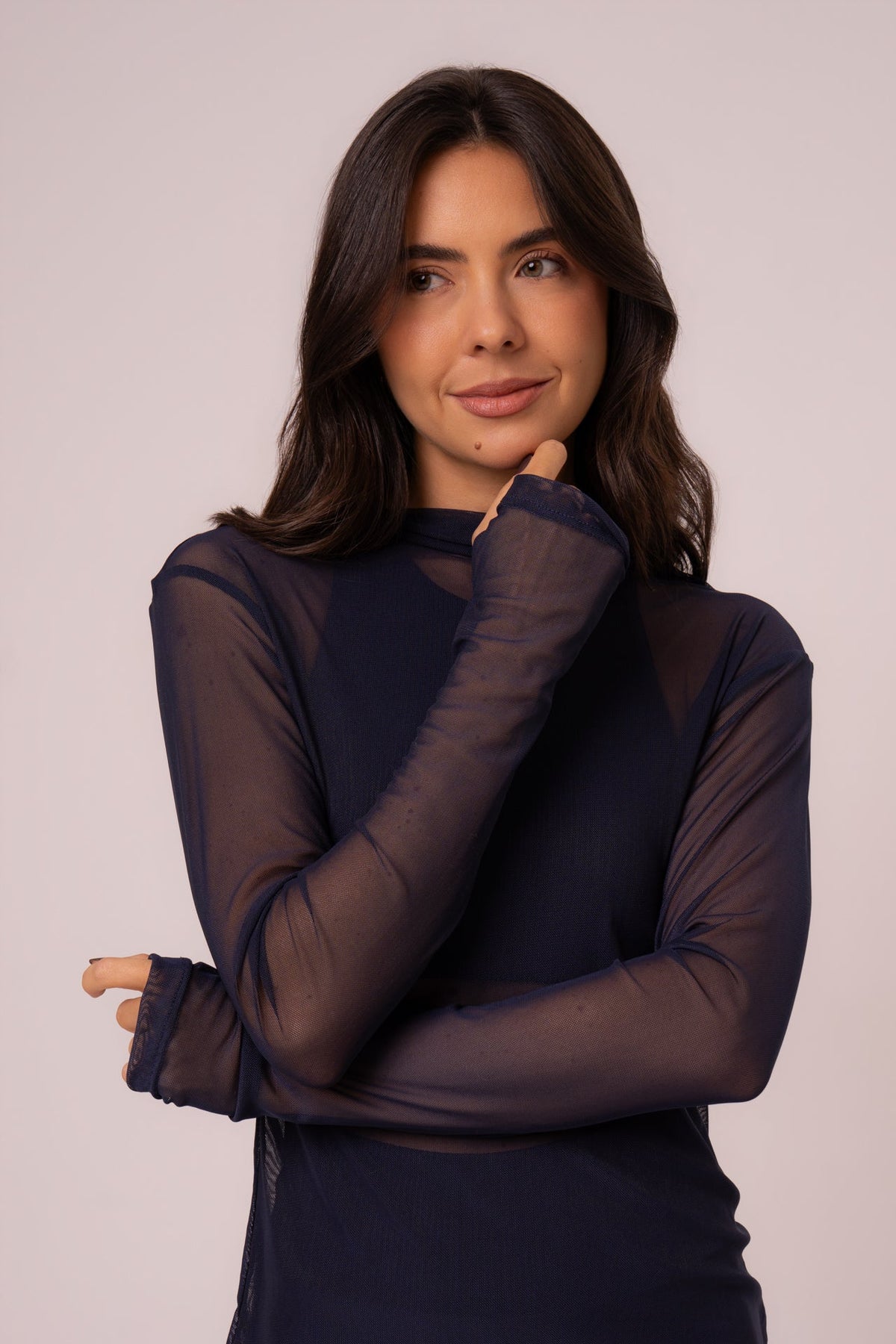 Blusa de Tule Manga Longa com Abertura para Dedo Azul Marinho
